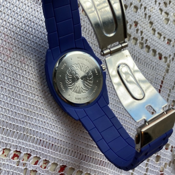 Blues silicon watch Anne Klein , it needs new battery. - Picture 2 of 2